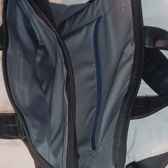 Tumi Black Laptop Briefcase Messenger with Sleek Minimalist Design - Picture 15 of 15